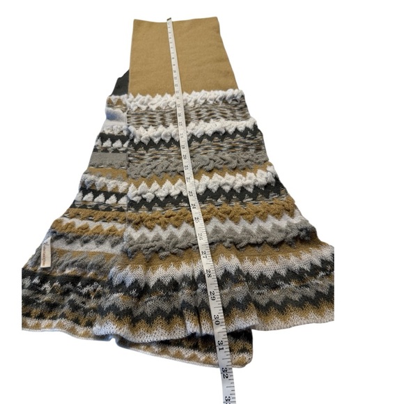 Collectioneighteen Cozy Knit Patterned Scarf with a Gray and Camel Design - Picture 9 of 9
